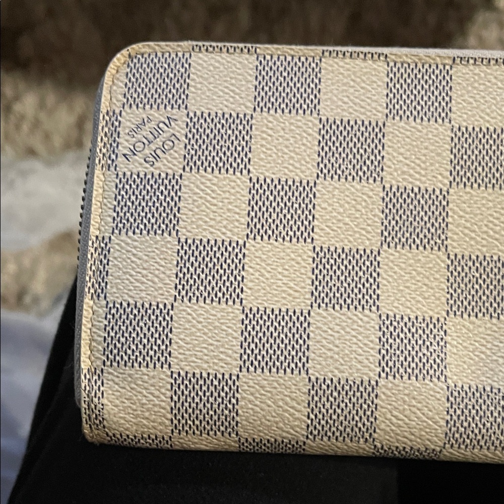 Louis Vuitton Damier Azur Zip Wallet - Cream/Blue - Picture 9 of 15